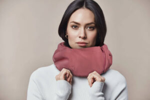 Ovaer neck pillow red